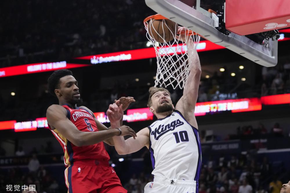 更将目光引 更将目光引